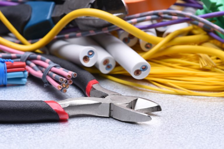 shutterstock_722885863 wiring and cable cutters
